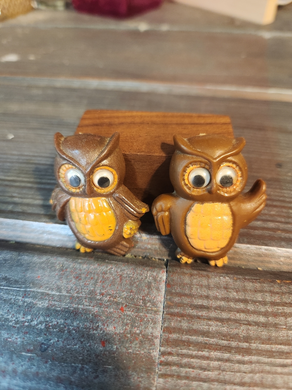 Vintage Pair of Brown & Yellow Owl Magnets